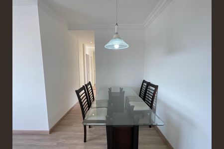 Sala de apartamento para alugar com 3 quartos, 60m² em Conjunto Promorar Raposo Tavares, São Paulo