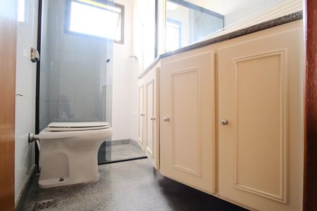 Casa para alugar com 500m², 5 quartos e 5 vagasBanheiro Social