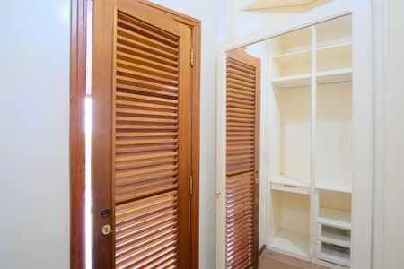 Casa para alugar com 500m², 5 quartos e 5 vagasCloset da Suíte 1