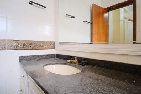 Casa para alugar com 500m², 5 quartos e 5 vagasBanheiro da Suíte 1