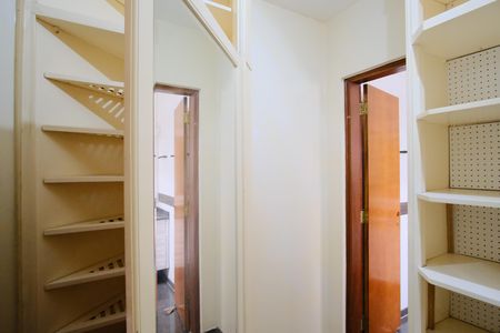 Casa para alugar com 500m², 5 quartos e 5 vagasCloset da Suíte 1