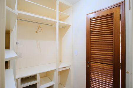 Casa para alugar com 500m², 5 quartos e 5 vagasCloset da Suíte 1