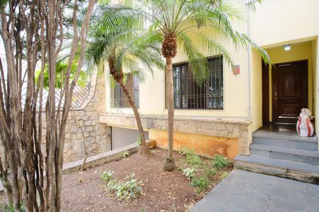Casa para alugar com 500m², 5 quartos e 5 vagasEntrada