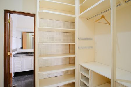 Casa para alugar com 500m², 5 quartos e 5 vagasCloset da Suíte 1