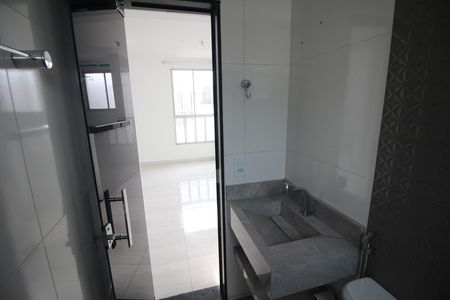 Banheiro de apartamento à venda com 2 quartos, 65m² em Santa Maria, Contagem
