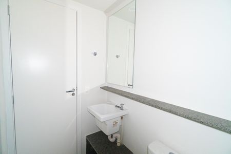 Banheiro de kitnet/studio para alugar com 1 quarto, 25m² em Chácara Inglesa, São Paulo