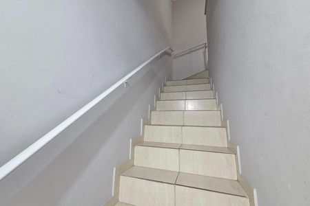 Casa de condomínio para alugar com 49m², 2 quartos e 1 vaga Casa de condomínio para alugar com 49m², 2 quartos e 1 vagaEscada