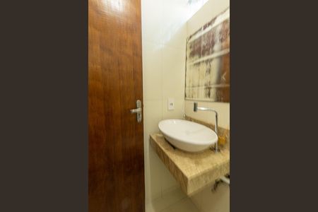 Casa à venda com 300m², 3 quartos e 3 vagas Casa à venda com 300m², 3 quartos e 3 vagasBanheiro Social