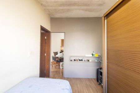 Casa à venda com 300m², 3 quartos e 3 vagas Casa à venda com 300m², 3 quartos e 3 vagasQuarto 2