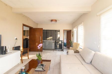 Casa à venda com 300m², 3 quartos e 3 vagas Casa à venda com 300m², 3 quartos e 3 vagasSala