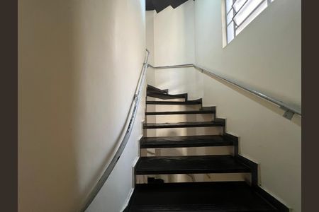 Apartamento à venda com 55m², 2 quartos e 2 vagas Apartamento à venda com 55m², 2 quartos e 2 vagasEscada