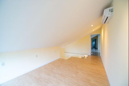 Casa de condomínio para alugar com 235m², 3 quartos e 2 vagas Casa de condomínio para alugar com 235m², 3 quartos e 2 vagasSala