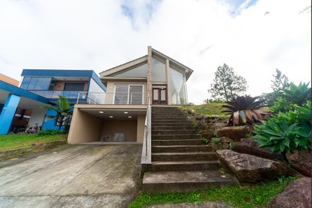 Casa de condomínio para alugar com 235m², 3 quartos e 2 vagas Casa de condomínio para alugar com 235m², 3 quartos e 2 vagasFachada