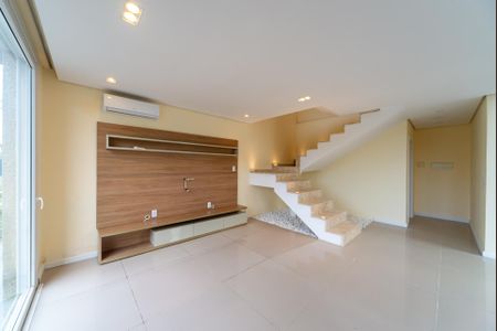 Casa de condomínio para alugar com 235m², 3 quartos e 2 vagas Casa de condomínio para alugar com 235m², 3 quartos e 2 vagasSala