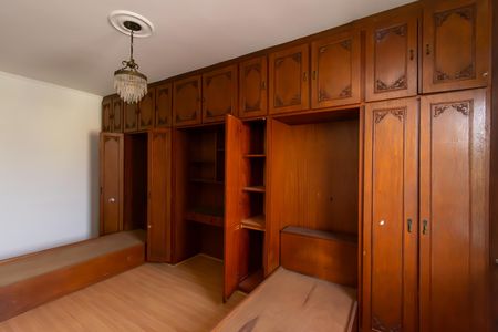 Casa para alugar com 400m², 4 quartos e 5 vagas Casa para alugar com 400m², 4 quartos e 5 vagasQuarto 1