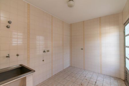 Casa para alugar com 400m², 4 quartos e 5 vagas Casa para alugar com 400m², 4 quartos e 5 vagasLavanderia
