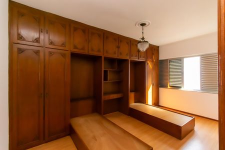 Casa para alugar com 400m², 4 quartos e 5 vagas Casa para alugar com 400m², 4 quartos e 5 vagasSuíte 1
