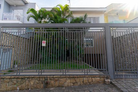 Casa para alugar com 400m², 4 quartos e 5 vagas Casa para alugar com 400m², 4 quartos e 5 vagasFachada