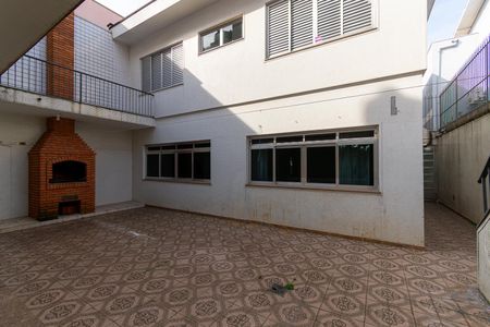 Casa para alugar com 400m², 4 quartos e 5 vagas Casa para alugar com 400m², 4 quartos e 5 vagasQuintal