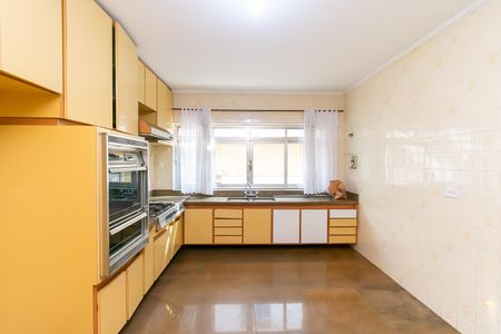 Casa para alugar com 400m², 4 quartos e 5 vagas Casa para alugar com 400m², 4 quartos e 5 vagasCozinha
