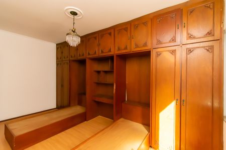 Casa para alugar com 400m², 4 quartos e 5 vagas Casa para alugar com 400m², 4 quartos e 5 vagasSuíte 1