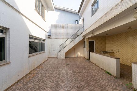Casa para alugar com 400m², 4 quartos e 5 vagas Casa para alugar com 400m², 4 quartos e 5 vagasQuintal