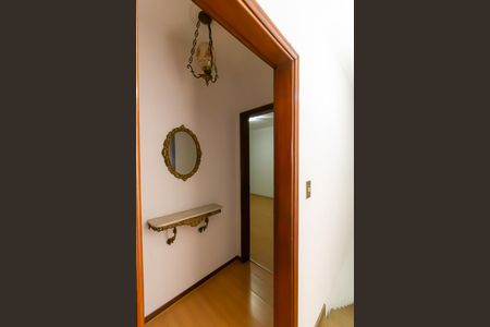 Casa para alugar com 400m², 4 quartos e 5 vagas Casa para alugar com 400m², 4 quartos e 5 vagasHall