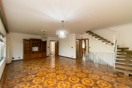 Casa para alugar com 400m², 4 quartos e 5 vagas Casa para alugar com 400m², 4 quartos e 5 vagasSala