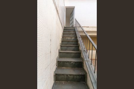 Casa para alugar com 400m², 4 quartos e 5 vagas Casa para alugar com 400m², 4 quartos e 5 vagasEscada