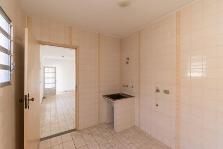 Casa para alugar com 400m², 4 quartos e 5 vagas Casa para alugar com 400m², 4 quartos e 5 vagasLavanderia