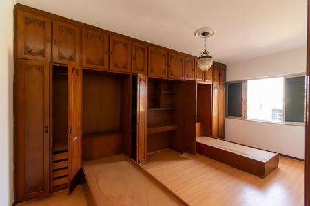 Casa para alugar com 400m², 4 quartos e 5 vagas Casa para alugar com 400m², 4 quartos e 5 vagasQuarto 1