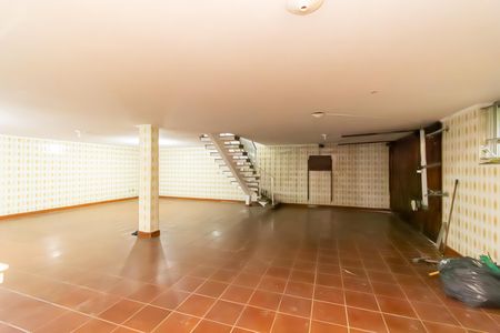 Casa para alugar com 400m², 4 quartos e 5 vagas Casa para alugar com 400m², 4 quartos e 5 vagasGaragem