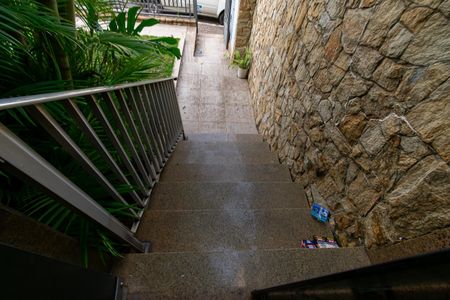 Casa para alugar com 400m², 4 quartos e 5 vagas Casa para alugar com 400m², 4 quartos e 5 vagasEscada