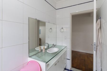 Casa à venda com 263m², 4 quartos e 2 vagas Casa à venda com 263m², 4 quartos e 2 vagasBanheiro