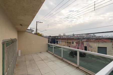 Casa à venda com 263m², 4 quartos e 2 vagas Casa à venda com 263m², 4 quartos e 2 vagasVaranda