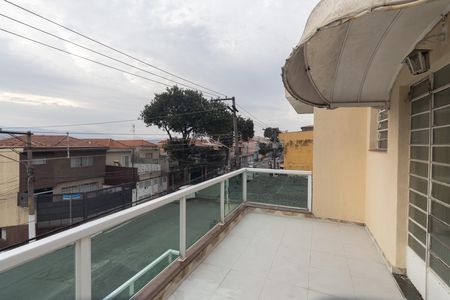 Casa à venda com 263m², 4 quartos e 2 vagas Casa à venda com 263m², 4 quartos e 2 vagasVaranda