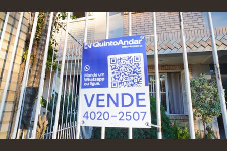 Casa à venda com 227m², 3 quartos e 3 vagas Casa à venda com 227m², 3 quartos e 3 vagasPlaca