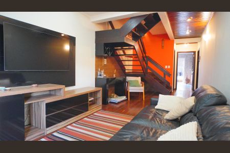 Casa à venda com 227m², 3 quartos e 3 vagas Casa à venda com 227m², 3 quartos e 3 vagasSala