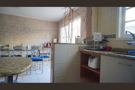 Casa à venda com 227m², 3 quartos e 3 vagas Casa à venda com 227m², 3 quartos e 3 vagasCozinha e sala de jantar