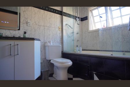 Casa à venda com 227m², 3 quartos e 3 vagas Casa à venda com 227m², 3 quartos e 3 vagasBanheiro suite 1