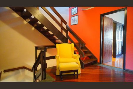 Casa à venda com 227m², 3 quartos e 3 vagas Casa à venda com 227m², 3 quartos e 3 vagasHall das suítes no segundo piso