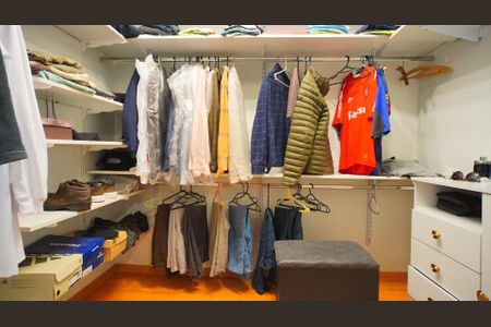 Casa à venda com 227m², 3 quartos e 3 vagas Casa à venda com 227m², 3 quartos e 3 vagasCloset suite 1