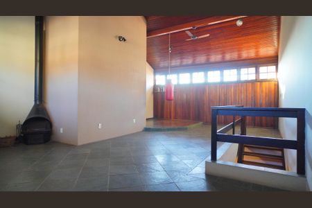 Casa à venda com 227m², 3 quartos e 3 vagas Casa à venda com 227m², 3 quartos e 3 vagasLareira terceiro piso