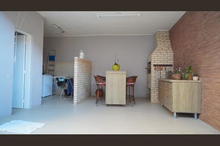Casa à venda com 227m², 3 quartos e 3 vagas Casa à venda com 227m², 3 quartos e 3 vagasÁrea gourmet da piscina