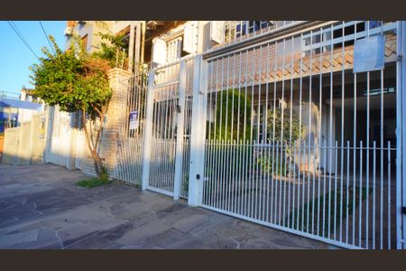 Casa à venda com 227m², 3 quartos e 3 vagas Casa à venda com 227m², 3 quartos e 3 vagasFachada