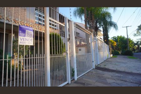 Casa à venda com 227m², 3 quartos e 3 vagas Casa à venda com 227m², 3 quartos e 3 vagasPlaca externa no imóvel