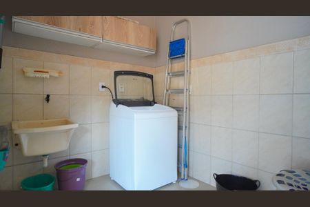 Casa à venda com 227m², 3 quartos e 3 vagas Casa à venda com 227m², 3 quartos e 3 vagasLavanderia