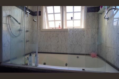Casa à venda com 227m², 3 quartos e 3 vagas Casa à venda com 227m², 3 quartos e 3 vagasBanheira suite 1