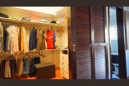 Casa à venda com 227m², 3 quartos e 3 vagas Casa à venda com 227m², 3 quartos e 3 vagasCloset suite 1