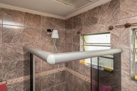 Casa à venda com 250m², 3 quartos e 2 vagasBanheiro social